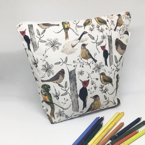 Estuche grande (tipo cosmetiquero) Aves chilenas pattern fondo blanco